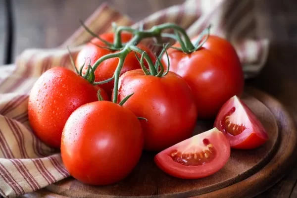 "Tomatoes" benefits and possible dangers